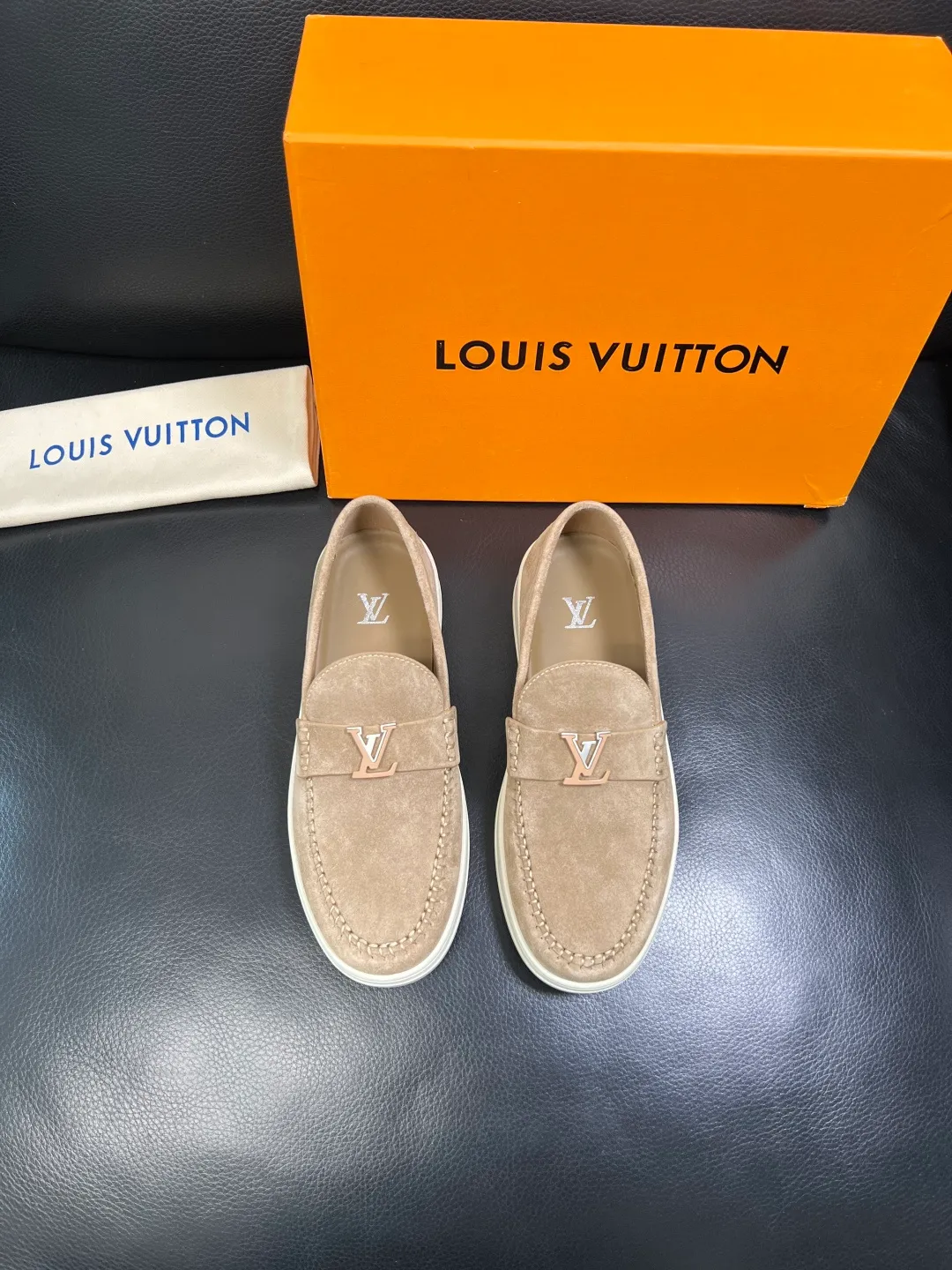 Men's shoes 💰740 Lv high quality top crafts Louis Vuitton, sports sneakers counter synchronization, uppers imported from Italy, high-quality splicing colorful complex crafts, imported mesh pads soft and comfortable, soles: original soles specially provided by the original factory, T men's shoes 💰U exclusive movable molded soles super comfortable, original factory single goods, code number 38-44 (customized 45)